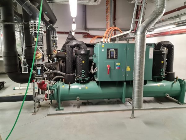 Oprava 500KW chladiča York - odstránenie úniku chladiva z chladiaceho okruhu